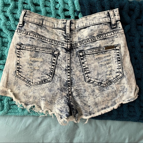 Acid-Wash Distressed Highrise Shorts - Picture 2 of 3
